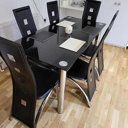 Fancy Basement Flat A Apartment London Bagian luar foto