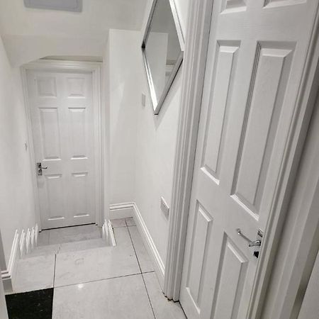 Fancy Basement Flat A Apartment London Bagian luar foto