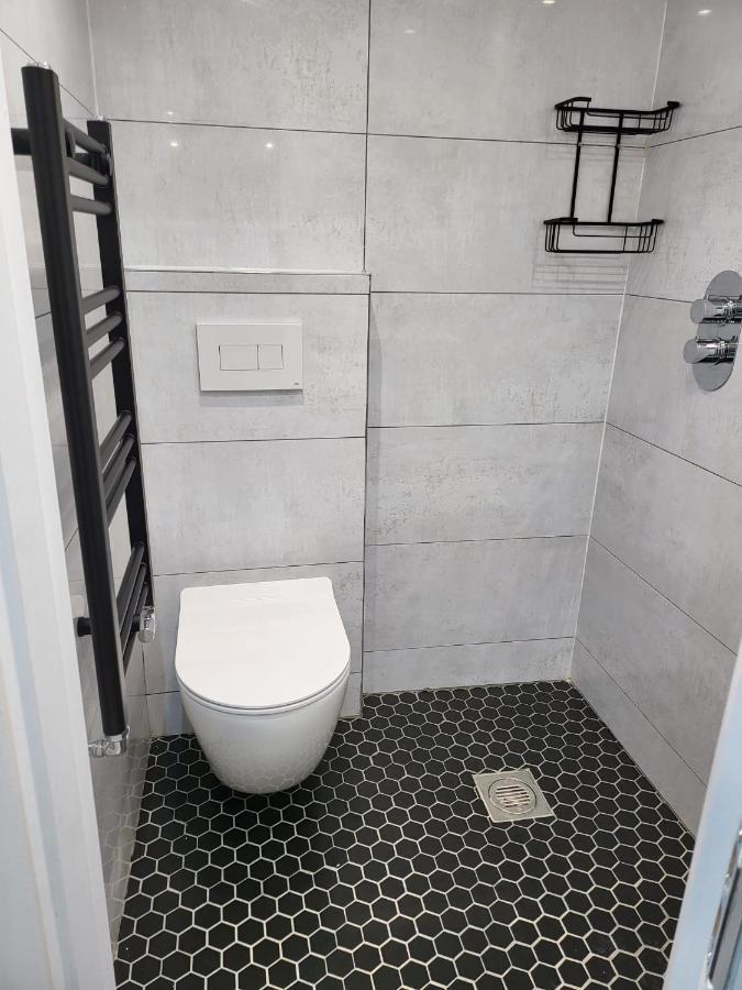 Fancy Basement Flat A Apartment London Bagian luar foto