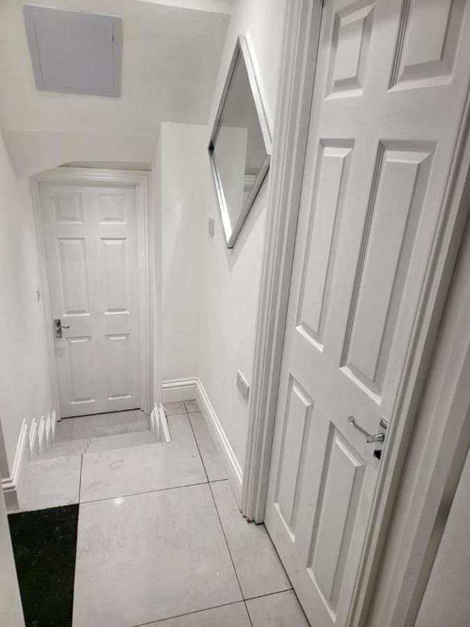 Fancy Basement Flat A Apartment London Bagian luar foto