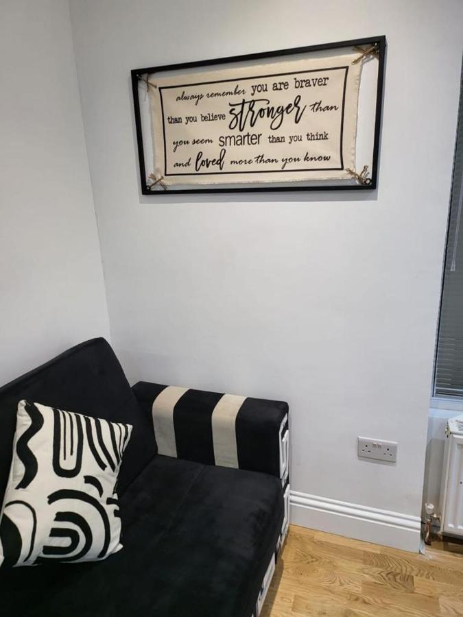 Fancy Basement Flat A Apartment London Bagian luar foto