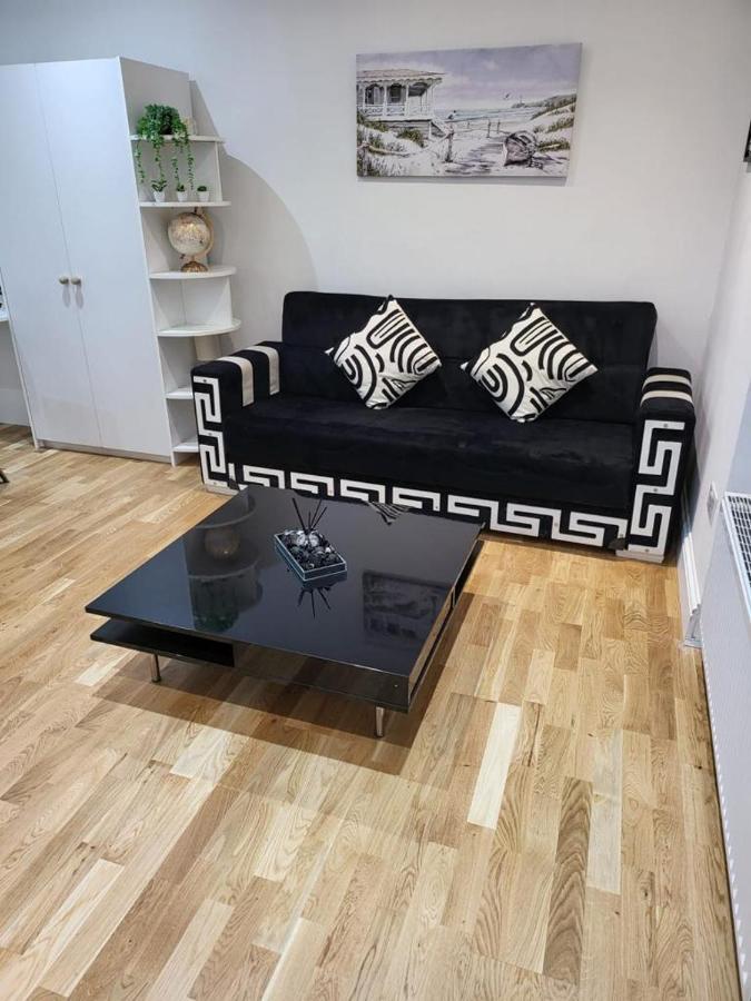 Fancy Basement Flat A Apartment London Bagian luar foto