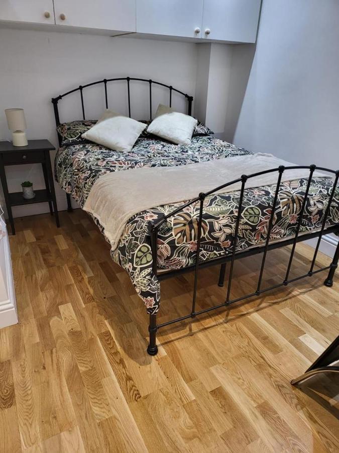Fancy Basement Flat A Apartment London Bagian luar foto