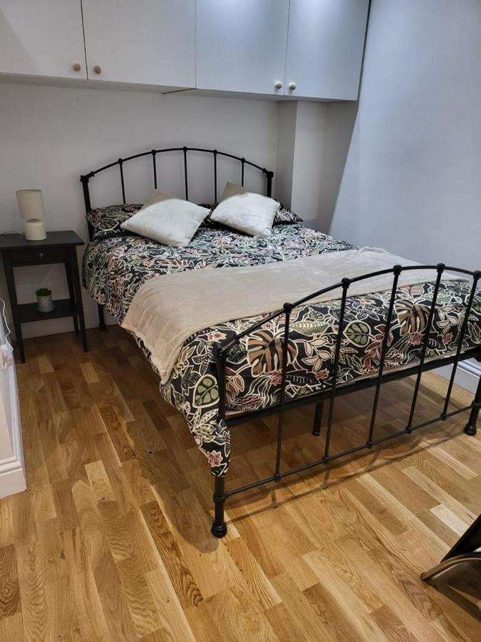 Fancy Basement Flat A Apartment London Bagian luar foto