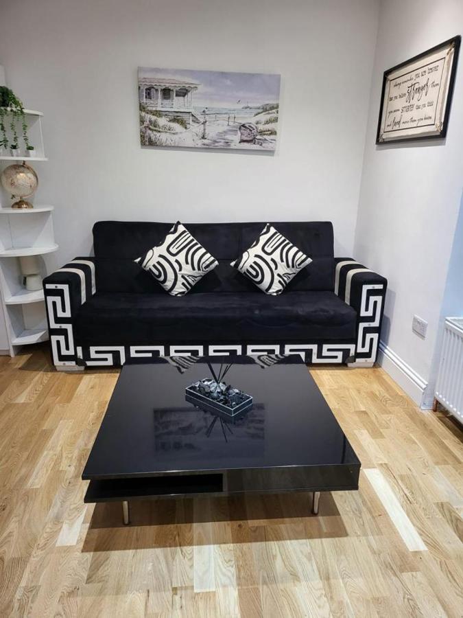Fancy Basement Flat A Apartment London Bagian luar foto