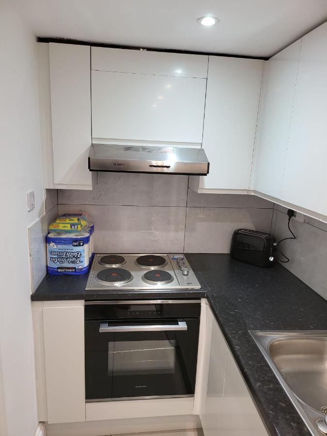 Fancy Basement Flat A Apartment London Bagian luar foto